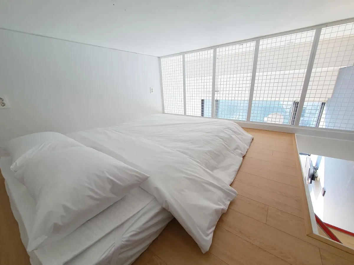 Yolo Guesthouse Seoul 2*,