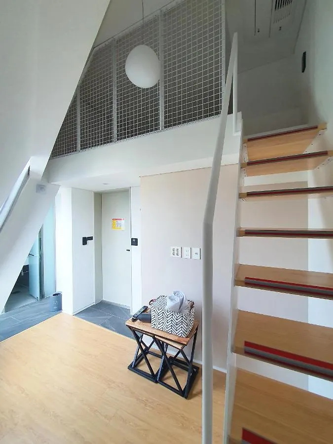 Yolo Guesthouse Seoul 2*,