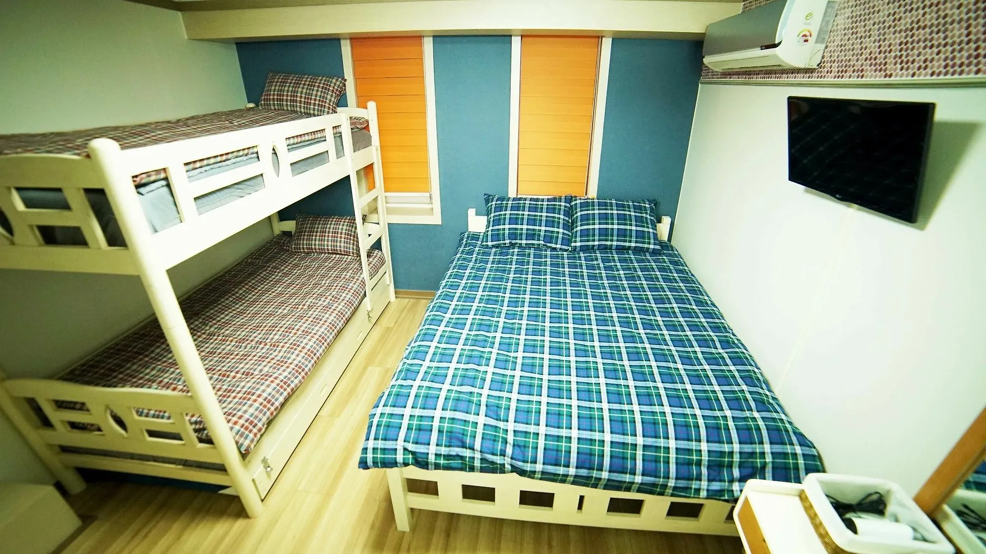 Yolo Guesthouse Seoul 2*,  South Korea